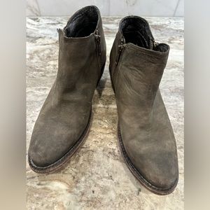 Pair of blackish grey size 6 Liberty Black brand boots